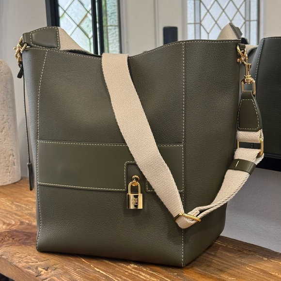 Carolina Herrera Handbag - Picture 10 of 11